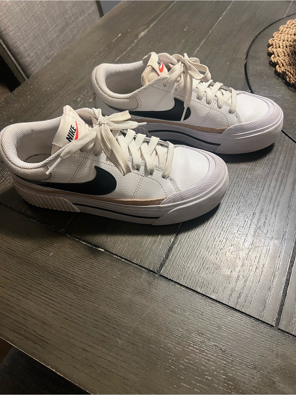 Nike Court Legacy Lift Sneakers